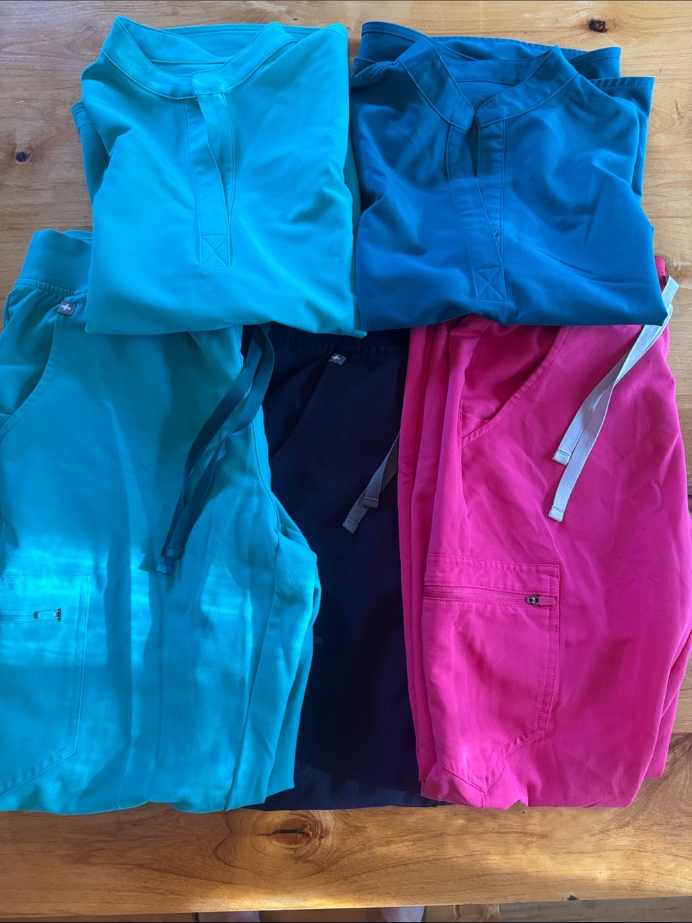 Figs lot of 5! 2 Rafaela oversized tops XS and 3 jogger style bottoms S